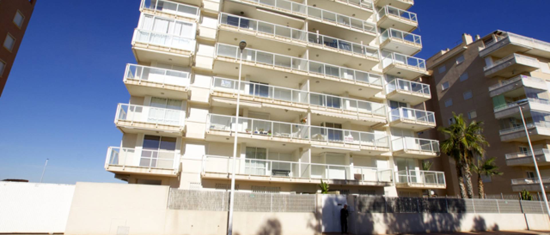 front-view-modern-apartment-2bed-1bath-guardamar